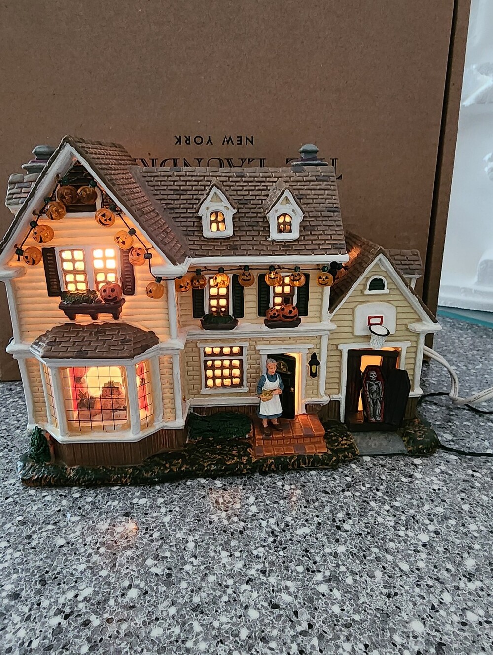 Lemax Spooky Town Collection "Spookiest House On The Block" 2003